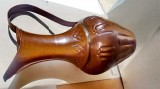 C731-Stacana cupru veche cu maner manual executata. Inaltime 33, latime 23 cm. Stare buna.