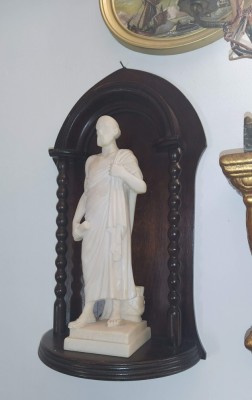 tubernacul lemn mahon cu statueta marmora foto