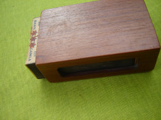 Veche cutie de chibrituri cu carcasa din lemn, provenienta suedeza foto