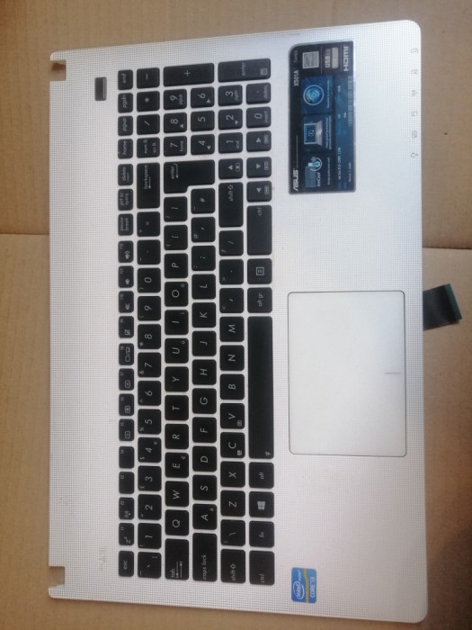 carcasa palmrest tastatura Asus X501 X501A X501XE X501EI X501U X501E 0KNB0-6124UK0 + mouse touchpad