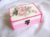Cutie lemn decorata cu trandafiri roz 25713