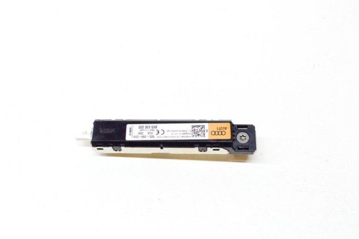 Amplificator de antena AUDI A3 Limousine 8VS, 8VM 2018 OEM: 8V5035225 13795532