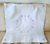 Fata de masa Vintage din bumbac cu broderie mecanica- Albastrele