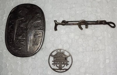 CY - Lot de 3 brose deosebite ante &amp;#039;90 fara marcaje / metal alb neferos / Stare! foto