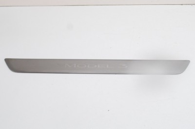 Ornament prag dreapta față TESLA MODEL 3 2020 OEM: 1504763-00-A 16035640 foto