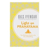 Cumpara ieftin Light on Prāṇāyāma The Definitive Guide to the Art of Breathing