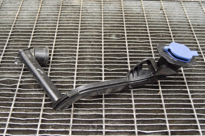 G&acirc;t de umplere rezervor lichid de parbriz MERCEDES-BENZ GLC X253, C253 2017 OEM: A2138690166,A2138600164 11829808