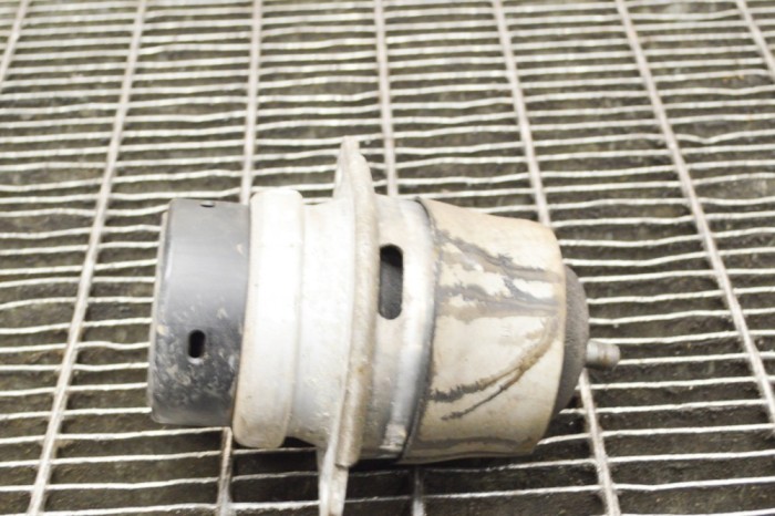 Suport motor dreapta AUDI Q7 4L 2011 OEM: 7L8199131F 11834524