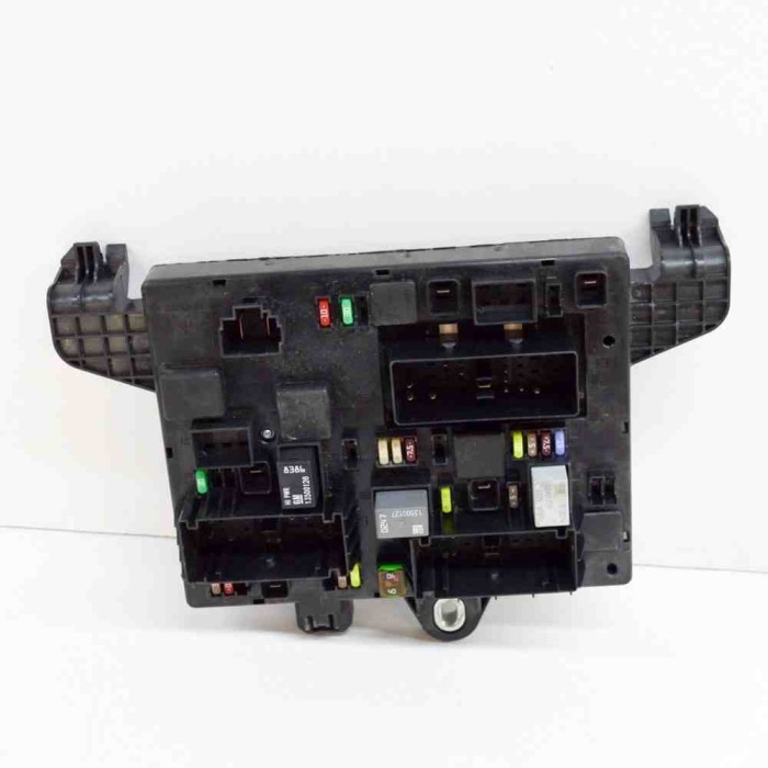 Modul panou de siguranțe OPEL ASTRA J 2010 OEM: 365927271,13302301,1110022AC