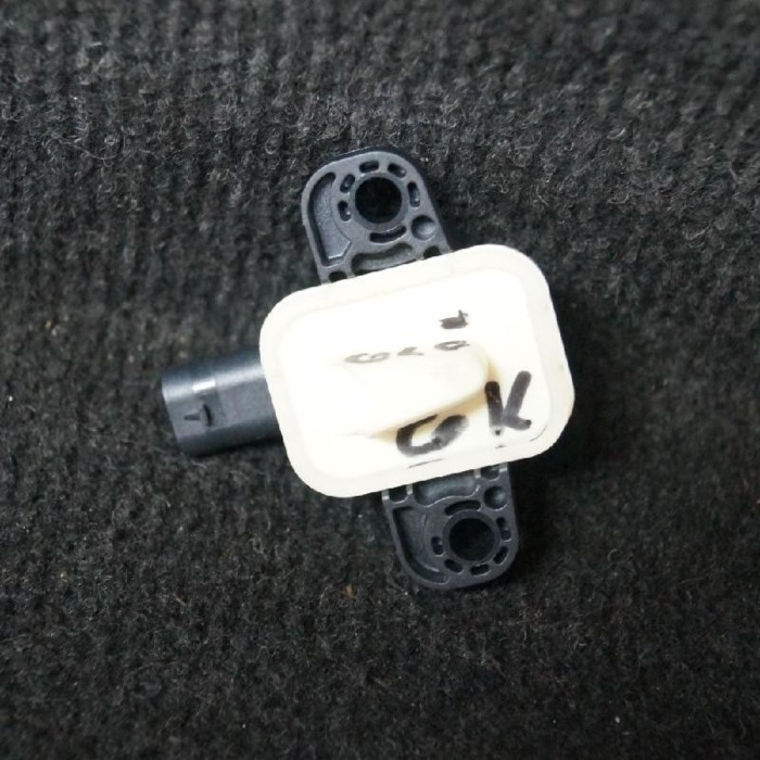 Senzor de impact st&acirc;nga spate MERCEDES-BENZ GLE W166 2015 OEM: A1668210351 2006389