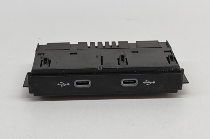USB AUDI Q4 SUV F4B 2022 OEM: 89A035736 22750426
