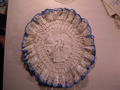 Macrame (mileu) cu margine dantelata albastra (4) cu diametru de 30 cm foto