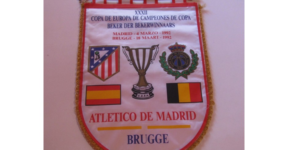 Fanion Atletico Madrid En Tissu, Neuf, Multicolore
