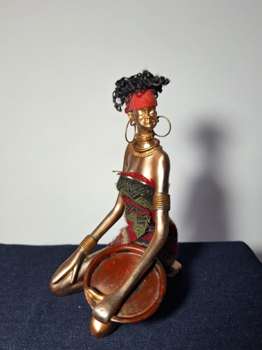 Statueta femeie africana din ceramica - statueta femeie de culoare , 15cm