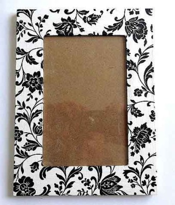 Rama foto din lemn decorata cu elemente florale negre 32483 foto