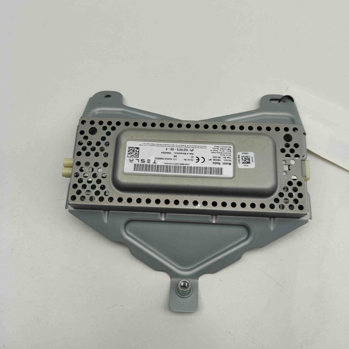 Amplificator de antena TESLA MODEL Y 2024 OEM: 1527973-00-E