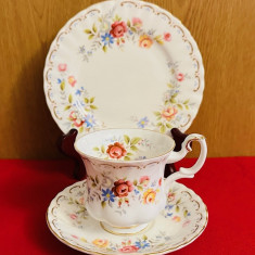 SET DE 3 PIESE DIN PORTELAN ENGLEZESC ROYAL ALBERT- BONE CHINA- "JUBILEE ROSE"