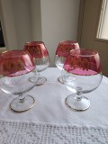 Set 4 pahare coniac vintage, sticlă cu decor auriu și bordură roz, 12 cm &ndash; elegante