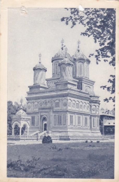 AMS - ILUSTRATA 1351, VEDERE DIN CURTEA DE ARGES, ANUL 1957, cu perforari
