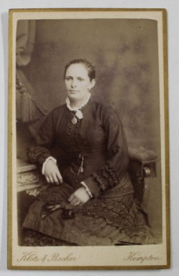 STUDIO KLOTZ und BSCHER , KEMPTEN , TANARA CU ROCHIE NEAGRA , FOTOGRAFIE C.D.V , SFARSITUL SEC. XIX foto