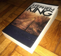 Stephen King - Different seasons editia paperback metalizata (noua) foto