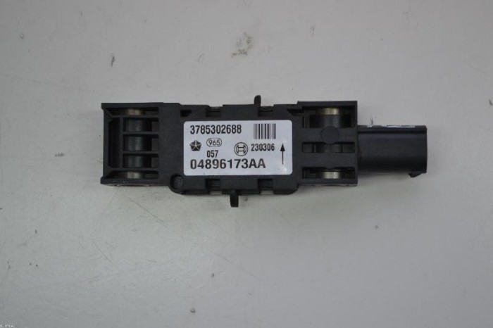 Senzor de impact dreapta față CHRYSLER 300 C LX 2006 OEM: 378530268804896173AA 2358617