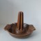 Vas ceramic vintage pentru copt / rotisat pui la cuptor in pozitie verticala, decorat cu 2 gaini