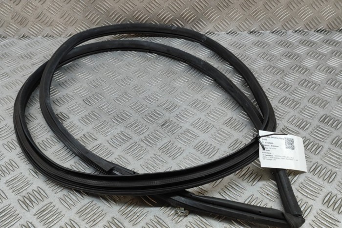 Garnitura ușă dreapta față TOYOTA C-HR _X2_, _H2_ 2024 OEM: 67861-F4060 | 28328899