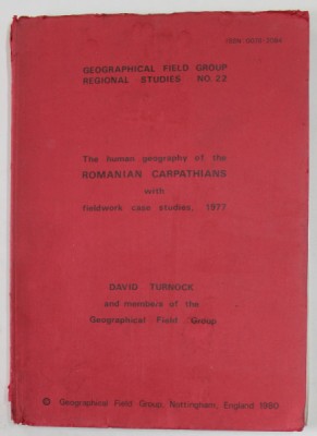 THE HUMAN GEOGRAPHY OF THE ROMANIAN CARPATHIANS WITH FIELDWORK CASE STUDIES by DAVID TURNOCK , 1977, APARUTA 1980 , PREZINTA URME DE UZURA , COTOR CU foto