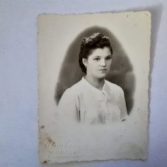 Fotografie 6/9 cm cu femeie din Câmpulung județul Argeș în 1944