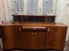 Mobilier vintage din lemn masiv