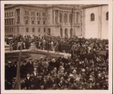 P1545 Fotografie din centrul orașului Oradea de la una din marile manifestații antirevizioniste de la mijlocul anilor 1930 ținute &icirc;n oraș