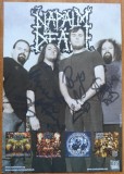 Autografe ale celor patru membri ai trupei metal Napalm Death din Anglia, pe fotografie