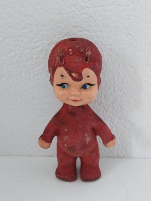 ** Papusa veche, vintage, dracusor rosu, posibil Ungaria, 9cm, plastic foto