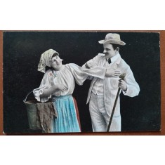 Carte postala, femeie in port popular cu un barbat, perioada interbelica