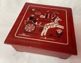 Cumpara ieftin Impresionanta cutie veche din lemn pictata manual, perioada anilor 1940