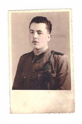 Foto tip CP roman in uniforma maghiara 1944 foto