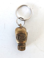 # Breloc miniatura manusa de box Muay Thai, design realist, vintage