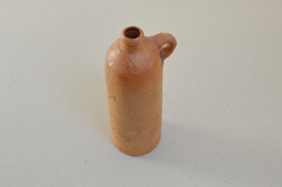 Vechi recipient de ceramica Rakoczy foto