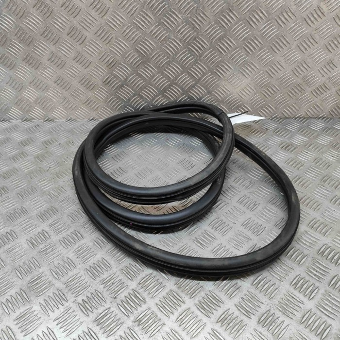 Garnitura ușă dreapta față MAZDA CX-30 DM 2023 OEM: DFR5-68-911A