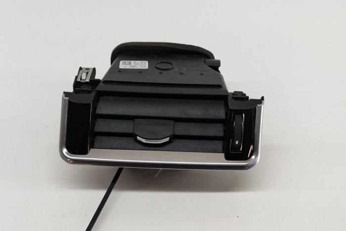 Gura de ventilație planșa de bord LAND ROVER RANGE ROVER VELAR L560 2017 OEM: J8A2-018B09-AD | 23615479