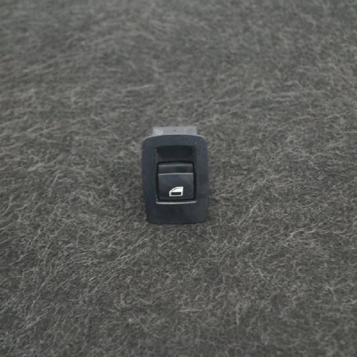 Buton geam ușă dreapta spate BMW 3 F30, F80 2012 OEM: 9208106 2937910