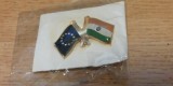 QW9 N3 38 - insigna - steaguri - India - UE
