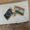 QW9 N3 38 - insigna - steaguri - India - UE