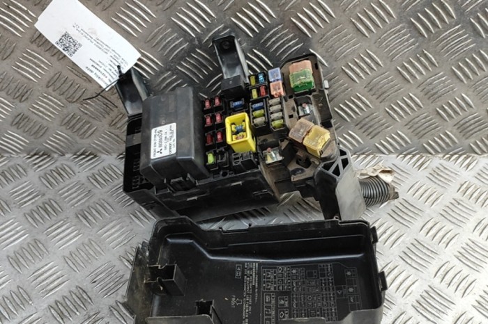 Panou de siguranțe MITSUBISHI PAJERO IV V8_W, V9_W 2007 OEM: 8501A646,8638A009 | 32144448