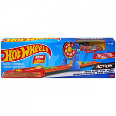 Set de joaca Circuit cu masinuta si obstacole Hot Wheels, Spin and Score, HFY68