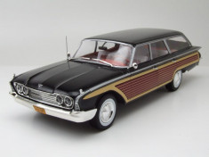 Macheta Ford Country Squire - 1960 - Modelcar Group scara 1:18 foto