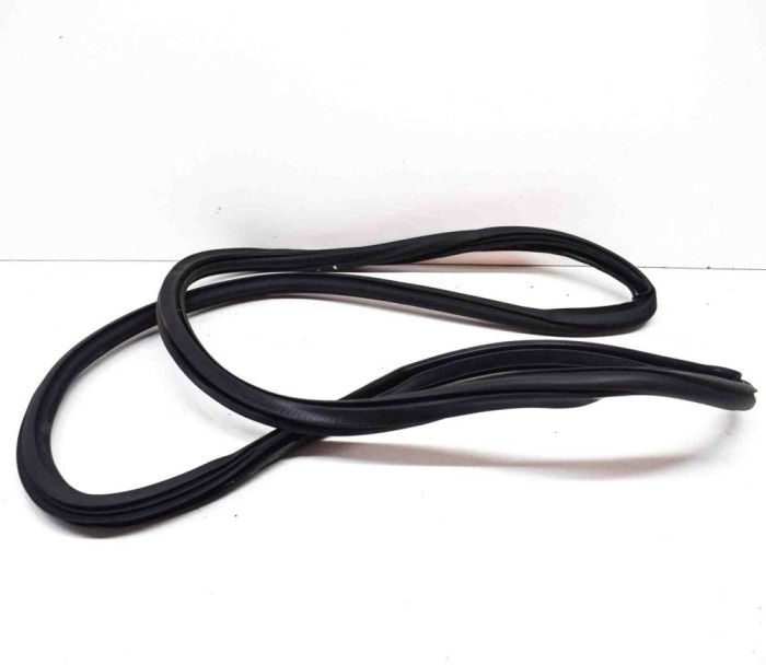 Garnitura ușă dreapta spate AUDI Q5 FY 2021 OEM: 80A833721D