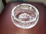 Cumpara ieftin Scrumiera din cristal de colectie anii &#039;80, fabricata in Romania la Vitrometan Medias