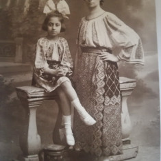 Foto 1923 Câmpina, atelier Olteanu, Foto-Ideal, mamă & fiică în costume populare